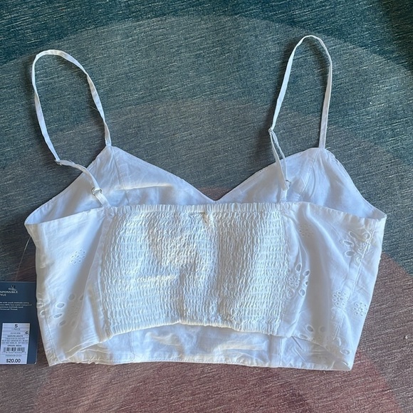 NWT Universal Thread Eyelet Floral Crop Top - Picture 4 of 8